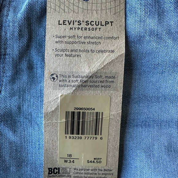 NEW Levi's Women's Mid Length Denim Jean Shorts 18 W34. Classic, Camping - Picture 3 of 8